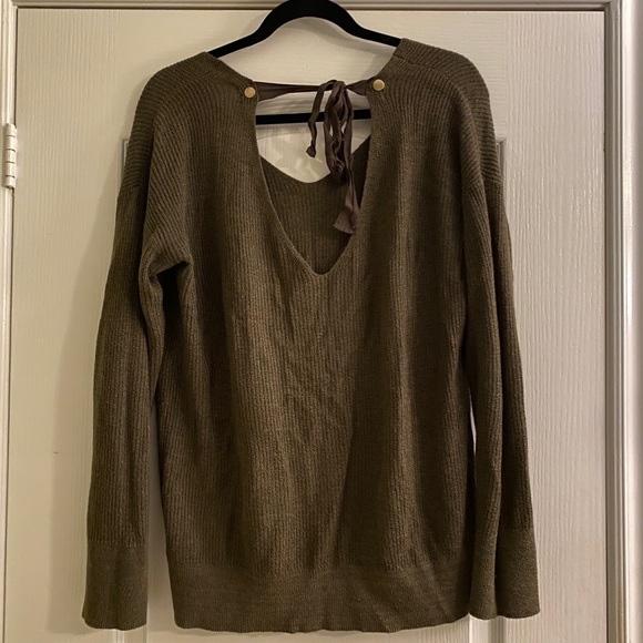 Dynamite Open Back Sweater in Size M - Picture 2 of 4